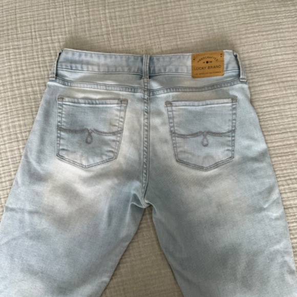 Lucky Brand Jeans | Leila Capri Light Denim Straight Jeans - Picture 4 of 7